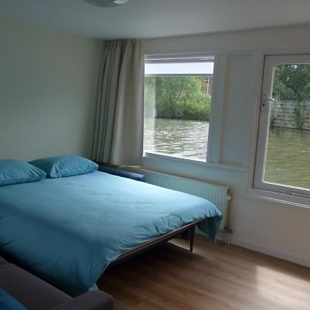 アムステルダムHouseboat In The Center, 5 Min Walk To Tropical Museum, Free Wifi!アパートメント エクステリア 写真