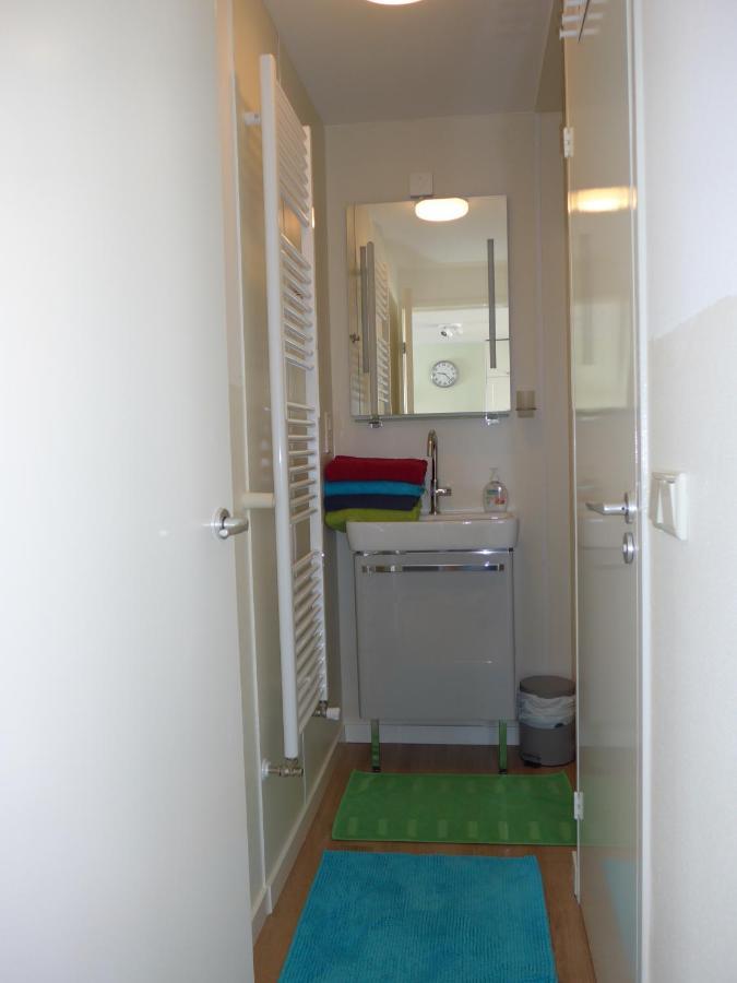 アムステルダムHouseboat In The Center, 5 Min Walk To Tropical Museum, Free Wifi!アパートメント エクステリア 写真